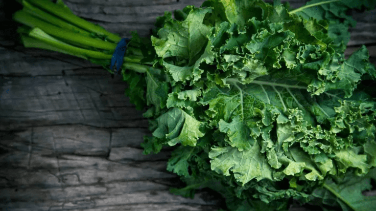 How Kale can help seniors ease joint pain