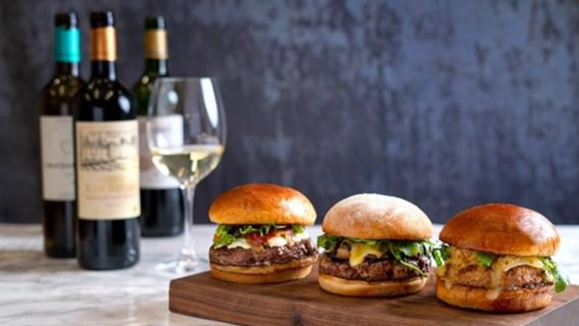 Experts Reveal The Ultimate Wine Pairing For Burgers - You Won't ...